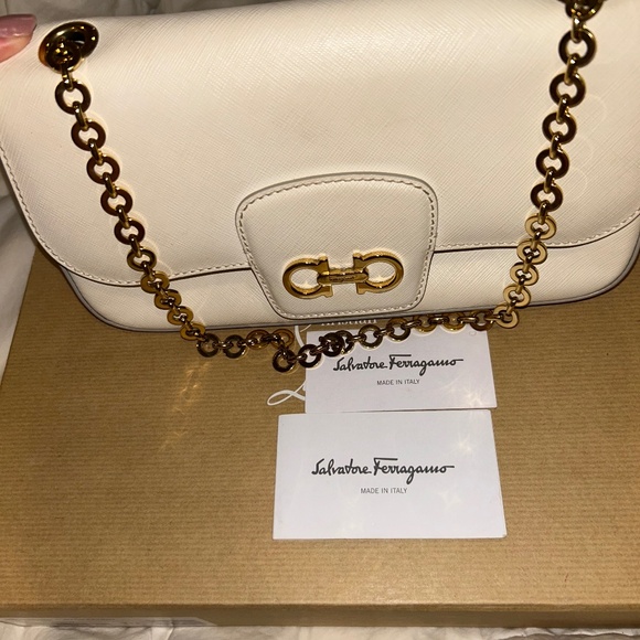 Ferragamo purse like new - Picture 1 of 7